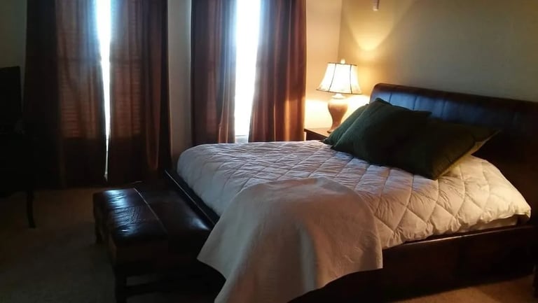 Airbnb turnover bedroom โ fresh linens, guest-ready