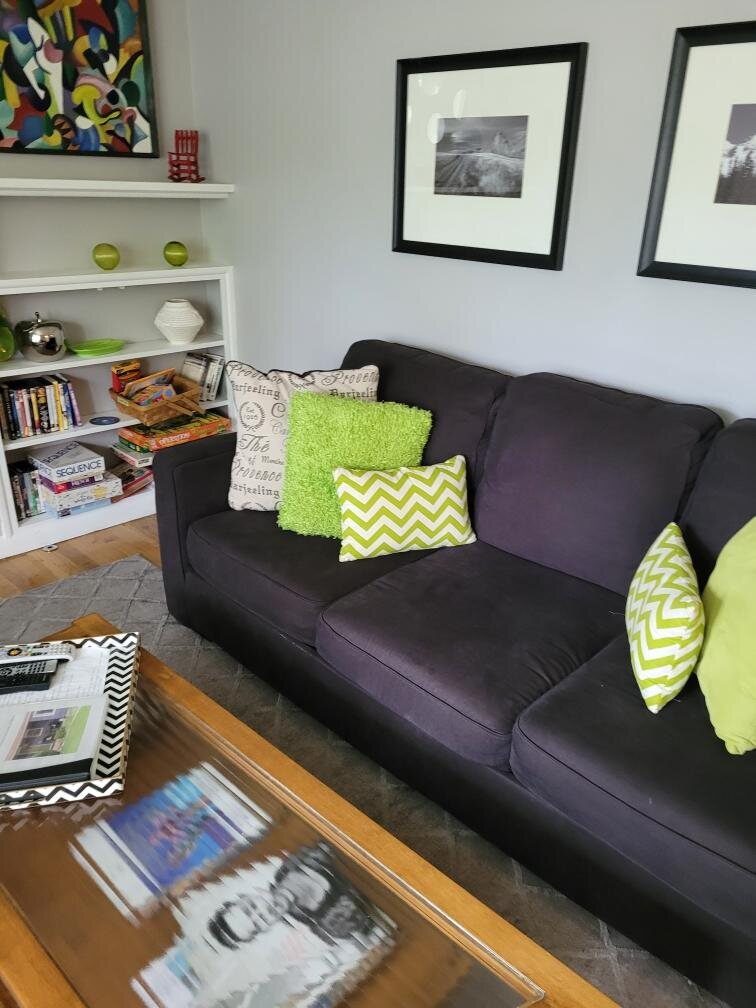Airbnb turnover living area — dusted and tidy